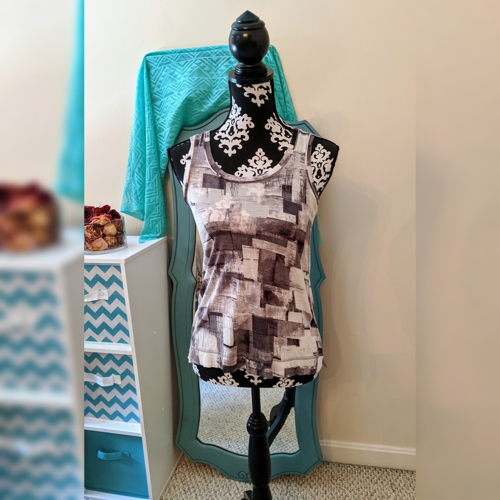 5/$25 Simply Vera sleeveless top